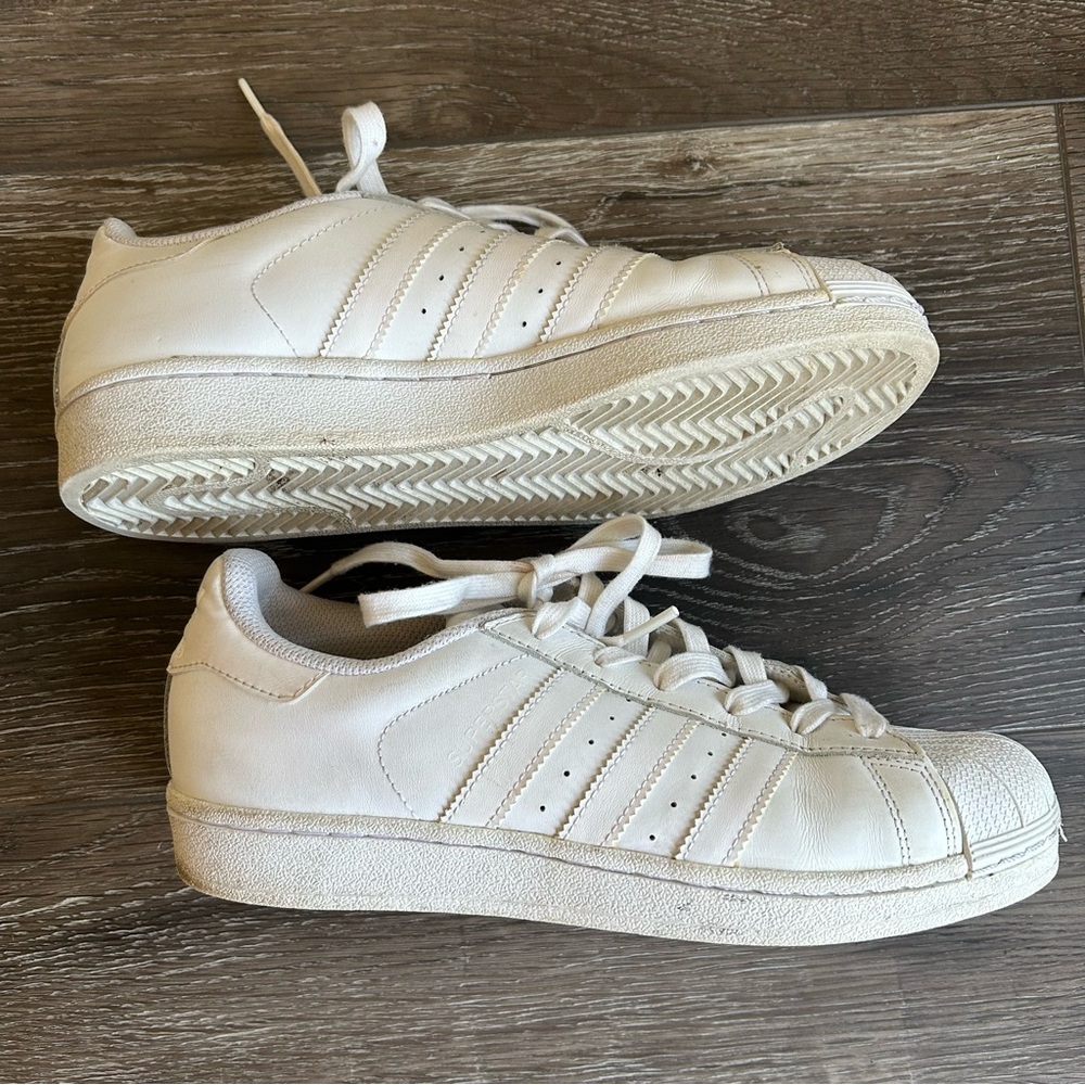 Adidas Superstar White Sneaker Size 8 - Picture 2 of 8